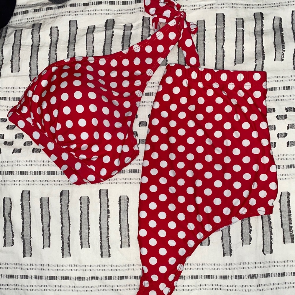 Vintage-y polka dot high waisted bikini